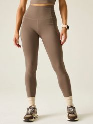 Dare 2b Legginsy funkcyjne "Refresh" w kolorze szarobrązowym rozmiar: 44. Brązowe legginsy sportowe damskie Dare 2b, bez wzorów, z materiału, z podwyższonym stanem, outdoorowe. Za 118.28 zł.