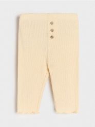 Legginsy z prążkowanej dzianiny - kremowy. Białe legginsy damskie Sinsay, l, bez wzorów, z dzianiny. W wyprzedaży za 7.99 zł.