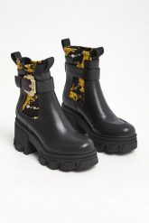 Botki damskie na obcasie VERSACE JEANS COUTURE. Botki damskie Versace Jeans Couture, z jeansu, bez obcasa, na obcasie, bez zapięcia. W wyprzedaży za 936.75 zł.