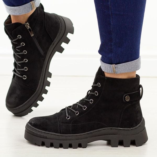 Czarne bk botki damskie na traperze Potocki 19317. Czarne botki damskie POTOCKI, na jesień, z dzianiny, casualowe, z okrągłym noskiem, bez obcasa, bez zapięcia. Za 229.00 zł.