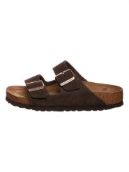 Birkenstock Skórzane klapki "Arizona" w kolorze ciemnobrązowym rozmiar: 43. Brązowe klapki damskie Birkenstock, bez wzorów, ze skóry, z otwartym noskiem, bez obcasa, bez zapięcia. Za 179.22 zł.