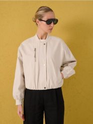 Kurtka bomber z kieszenią piersiową - kremowy. Białe kurtki damskie Sinsay, l, bez wzorów, bez kaptura. Za 89.99 zł.