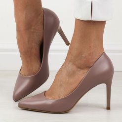 Lawendowe szpilki damskie Sergio Leone 1339. Fioletowe szpilki damskie Sergio Leone, bez wzorów, ze skóry, bez obcasa, na szpilce, bez zapięcia. Za 169.00 zł.