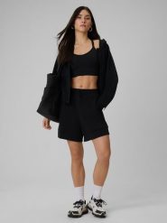 4F Spodenki dresowe z modalem damskie - czarne S. Czarne szorty damskie 4F, bez wzorów, z dresówki. Za 129.99 zł.