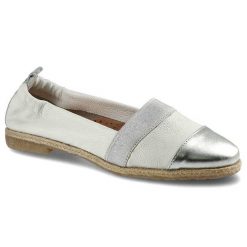 Półbuty damskie Lamelia, wsuwane ze skóry naturalnej i na płaskiej podeszwie, białe srebrne, 40C1167. Białe półbuty damskie LAMELIA, na lato, bez wzorów, ze skóry, bez obcasa, na płaskiej podeszwie, bez zapięcia. Za 179.00 zł.