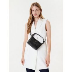 Torebka Guess. Czerwone shopper bag Guess, z aplikacjami, bez dodatków. Za 634.99 zł.