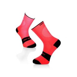 Skarpety rowerowe SKARPETKI ROWEROWE LEKKIE Fluo Coral. Czerwone skarpetki damskie TRY TO FLY, bez wzorów. W wyprzedaży za 58.09 zł.
