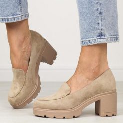 Beżowe zamszowe mokasyny damskie na słupku Potocki 12040. Brązowe mokasyny damskie POTOCKI, na jesień, z zamszu, z okrągłym noskiem, bez obcasa. Za 179.00 zł.