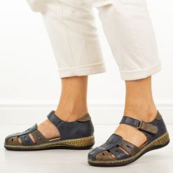 Granatowe ażurowe półbuty damskie Potocki 90396. Niebieskie półbuty damskie POTOCKI, na lato, w ażurowe wzory, z jeansu, bez obcasa, na płaskiej podeszwie, bez zapięcia. Za 149.00 zł.