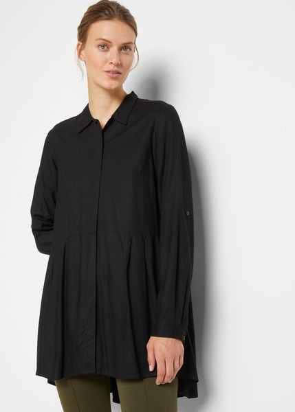 Bluzka z dłuższym tyłem. Czarne bluzki damskie bonprix, bez wzorów, z wiskozy, bez kołnierzyka, bez ramiączek. Za 119.99 zł.