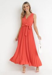Czerwona Plisowana Sukienka Maxi z Gumką w Pasie i Materiałowym Paskiem Biak. Czerwone sukienki damskie Born2be, bez wzorów, z materiału, eleganckie, bez ramiączek. Za 149.99 zł.