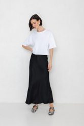 SATYNOWA SPÓDNICA JULITA CZARNA M - Flawless. Czarne spódnice damskie Flawless, na co dzień, na zimę, m, bez wzorów, z gumy, eleganckie, maxi. Za 390.00 zł.