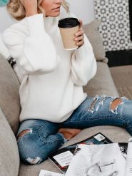 Milan Kiss Sweter w kolorze białym rozmiar: XL. Białe golfy damskie Milan Kiss, xl, bez wzorów, bez ramiączek. Za 170.47 zł.