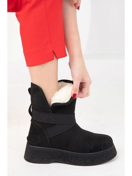 Trendyol Botki w kolorze czarnym rozmiar: 36. Czarne botki damskie Trendyol, z materiału, bez obcasa, bez zapięcia. Za 148.96 zł.