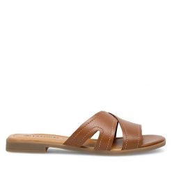 Klapki Lasocki. Brązowe klapki damskie Lasocki, bez wzorów, bez obcasa, bez zapięcia. Za 129.99 zł.