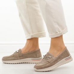 Fango skórzane półbuty damskie Evento 18-29. Brązowe półbuty damskie eVento, na jesień, w ażurowe wzory, z jeansu, z okrągłym noskiem, bez obcasa, na płaskiej podeszwie, bez zapięcia. W wyprzedaży za 206.10 zł.