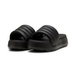 Puma Klapki Karmen Slide Puffy 39539901. Czarne klapki damskie Puma, bez wzorów, z materiału, bez obcasa, bez zapięcia. Za 174.30 zł.
