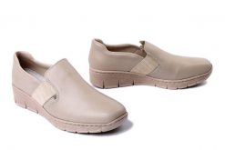 RIEKER 53784-60 beige, półbuty damskie. Brązowe półbuty damskie Rieker, bez wzorów, bez obcasa, na koturnie, bez zapięcia. Za 319.90 zł.