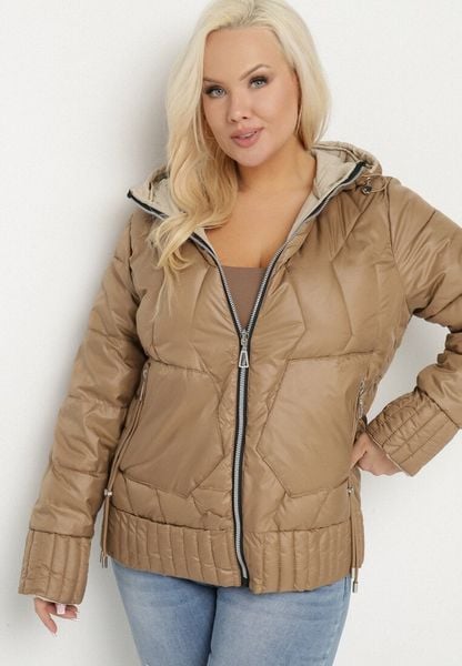 Ciemnobeżowa Kurtka Dwustronna z Kapturem i Ozdobnym Pikowaniem Helritis. Brązowe kurtki damskie Born2be, plus size, bez wzorów, z jeansu, z kapturem. Za 229.99 zł.