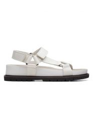 Clarks Skórzane sandały w kolorze białym rozmiar: 39,5. Białe sandały damskie Clarks, bez wzorów, z otwartym noskiem, bez obcasa, bez zapięcia. Za 145.26 zł.