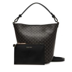 Torebka Calvin Klein. Czarne torebki klasyczne damskie Calvin Klein, bez dodatków. Za 449.99 zł.