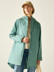 Regatta Kurtka przeciwdeszczowa "Brianka" w kolorze turkusowym rozmiar: 42. Niebieskie kurtki sportowe damskie Regatta, m, bez wzorów, bez kaptura. Za 189.74 zł.