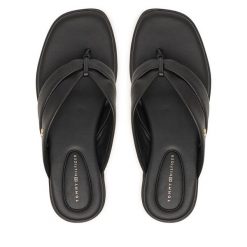Japonki Tommy Hilfiger. Czarne klapki damskie Tommy Hilfiger, bez wzorów, bez obcasa, bez zapięcia. Za 359.99 zł.