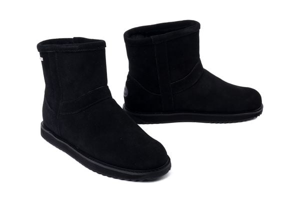 EMU AUSTRALIA W13216 Banks black, botki damskie. Czarne botki damskie EMU Australia, z wełny, bez obcasa, bez zapięcia. Za 789.90 zł.