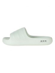 Adidas Klapki "Adilette Ayoon" w kolorze zielonym rozmiar: 43. Zielone klapki damskie Adidas, bez wzorów, z otwartym noskiem, bez obcasa, bez zapięcia. Za 101.23 zł.