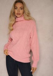 Ciemnoróżowy Casualowy Golf z Tłoczonym Wzorem Daivyn. Czerwone golfy damskie Renee, bez wzorów, bez ramiączek. Za 84.99 zł.