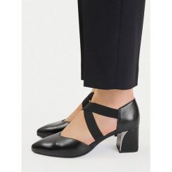 Czółenka Lasocki. Czarne czółenka damskie Lasocki, bez wzorów, bez obcasa. Za 219.99 zł.