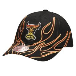 Czapka z daszkiem Mitchell & Ness NBA Chicago Bulls Flamez - 6LUXMM20018. Czarne czapki z daszkiem damskie Mitchell & Ness, bez wzorów. Za 89.00 zł.