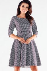 Elegancka sukienka rozkloszowana z ozdobnymi guzikami pepitka. Sukienki damskie Awama, bez wzorów, z wiskozy, biznesowe, bez ramiączek. Za 349.00 zł.