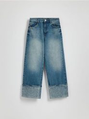 Jeansy straight z haftem - niebieski. Niebieskie jeansy damskie Reserved. W wyprzedaży za 119.99 zł.