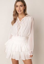 Biała Rozkloszowana Sukienka z Bawełną Falbanami Wiązaniem z Tyłu i Koronką Pelopei. Białe sukienki damskie Born2be, bez wzorów, z bawełny, eleganckie, bez ramiączek. Za 189.99 zł.