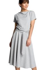 Rozkloszowana sukienka midi z paskiem w talii zbluzowana góra szara. Szare sukienki damskie Sukienki.shop, bez wzorów, z bawełny, biznesowe, bez ramiączek. Za 209.00 zł.