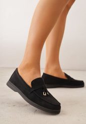 Czarne Lekkie Mokasyny VICES z Metalowymi Ozdobami i Skórzaną Wkladką Adrialee. Czarne mokasyny damskie Born2be, z materiału, z okrągłym noskiem, bez obcasa. Za 89.99 zł.