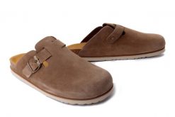 DR. BRINKMANN 600116-02 tan, klapki damskie. Brązowe klapki damskie Dr. Brinkmann, bez wzorów, ze skóry, bez obcasa, bez zapięcia. Za 309.90 zł.