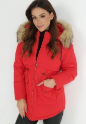 Czerwona Kurtka Parka z Odpinanym Kapturem i Futerkiem Noizie. Czerwone kurtki damskie Born2be, l, z jeansu. Za 179.99 zł.