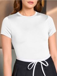Koszulka basic - biały. Białe koszulki damskie Sinsay, l, bez wzorów, bez kołnierzyka, bez ramiączek. Za 15.99 zł.