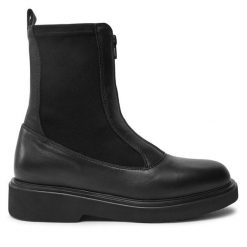 Botki Unisa. Czarne botki damskie Unisa, bez obcasa, na płaskiej podeszwie, bez zapięcia. Za 499.99 zł.
