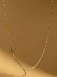 L instant d Or Naszyjnik "Petite croix" z elementem ozdobnym - dł. 42 cm rozmiar: onesize. Żółte naszyjniki damskie L instant d Or, złote. Za 972.95 zł.