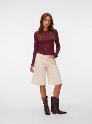 Vero Moda Koszulka w kolorze bordowym rozmiar: XS. Czerwone bluzki damskie Vero Moda, xs, bez wzorów, prążkowane, bez kołnierzyka, bez ramiączek. Za 72.95 zł.