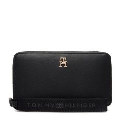 Portfel Tommy Hilfiger. Czarne portfele damskie Tommy Hilfiger, bez wzorów. Za 269.99 zł.