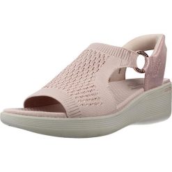 Sandały SKECHERS 188001S Rose. Czerwone sandały damskie Skechers, bez wzorów, z tkaniny, bez obcasa, bez zapięcia. Za 314.99 zł.