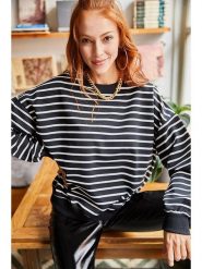 Olalook Bluza w kolorze czarnym rozmiar: L. Czarne bluzy damskie Olalook, l, bez wzorów, bez kaptura. Za 52.67 zł.