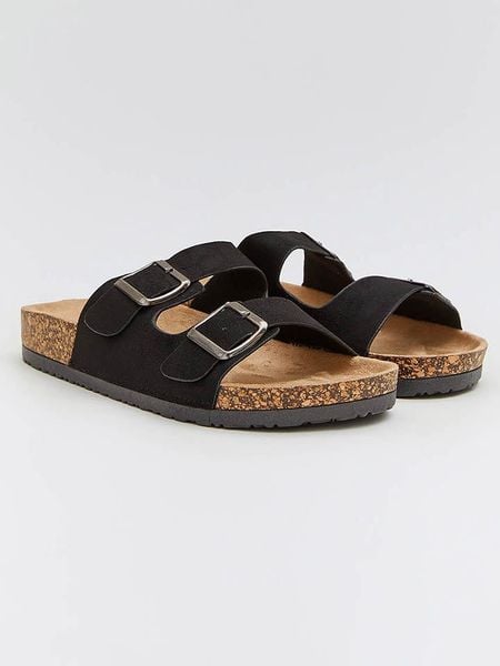 Bellucci Klapki w kolorze czarnym rozmiar: 39. Czarne klapki damskie Bellucci, bez wzorów, z otwartym noskiem, bez obcasa, bez zapięcia. Za 61.31 zł.