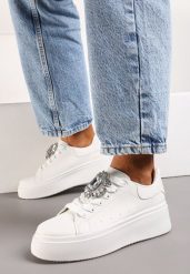 Białe Sneakersy na Platformie z Perforacją i Ozdobnym Kamieniem Dilhela. Białe obuwie sportowe damskie Born2be, z jeansu, bez zapięcia. Za 49.99 zł.