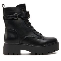 Botki Guess. Czarne botki damskie Guess, bez obcasa, na płaskiej podeszwie, bez zapięcia. Za 499.99 zł.