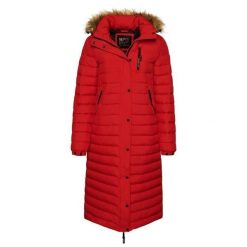 Damska długa kurtka z kapturem Superdry Fuji. Czerwone kurtki damskie Superdry, na zimę, xs, z aplikacjami, z nylonu, z kapturem. Za 727.65 zł.